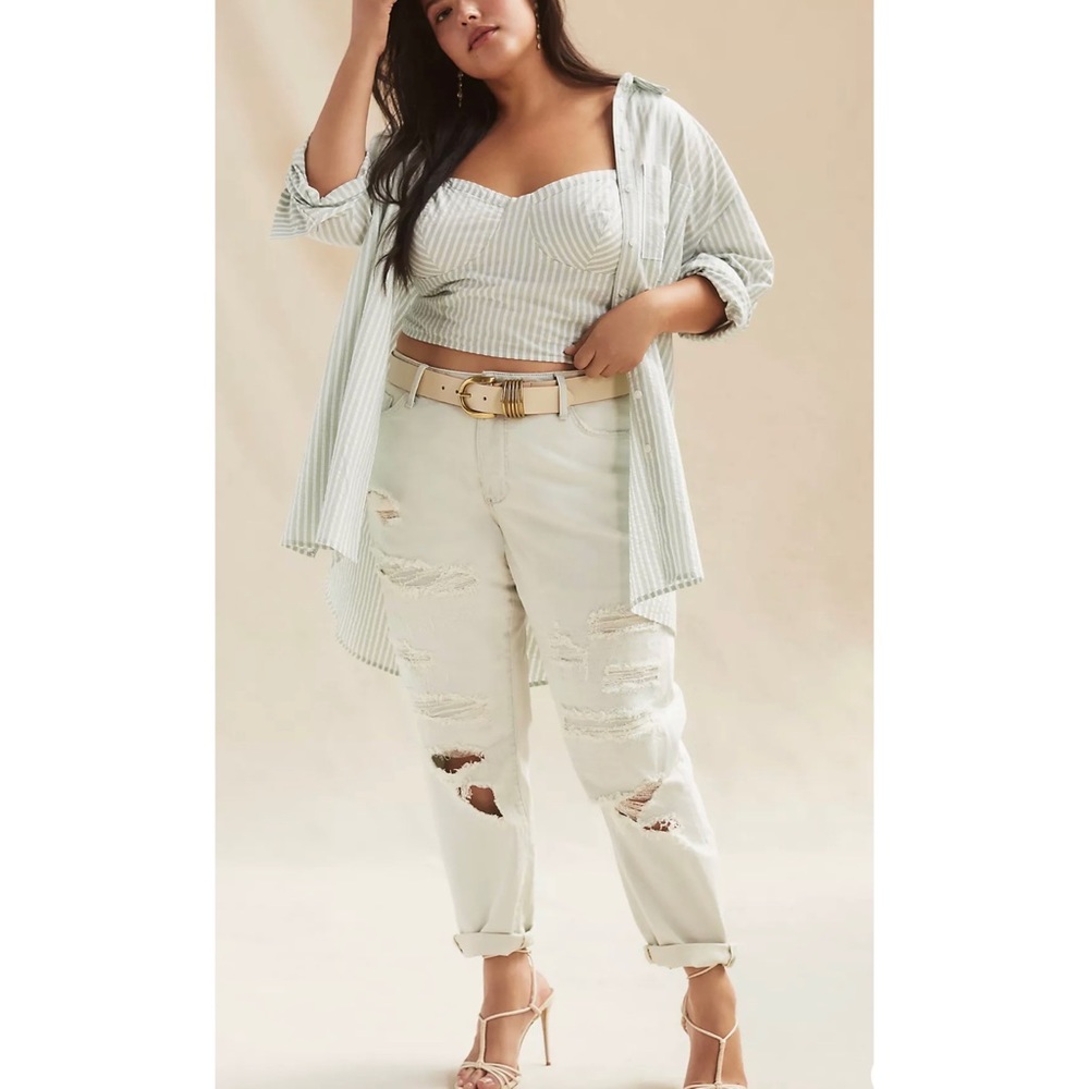 Anthropologie Pilcro Destroyed Mid-Rise Slim Boyfriend Jeans Light Wash Size 32